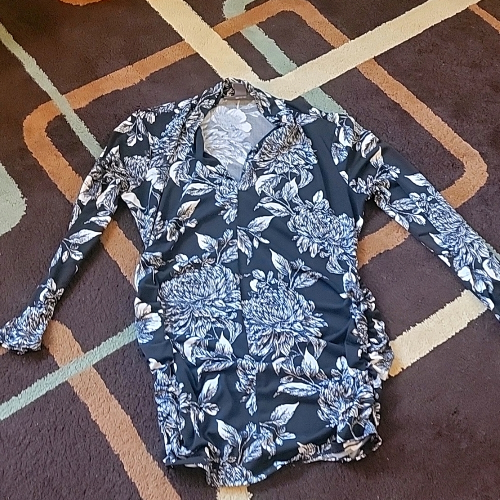 Small long sleeve maternity top